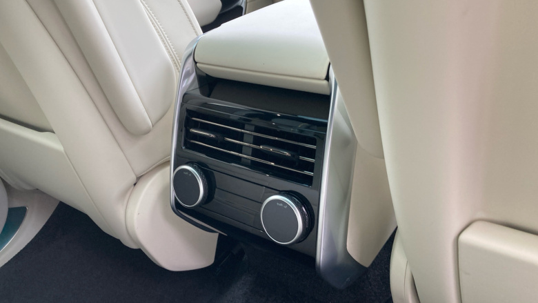 Land Rover Range Rover 3.0 D300 SE 4dr Auto Diesel Estate